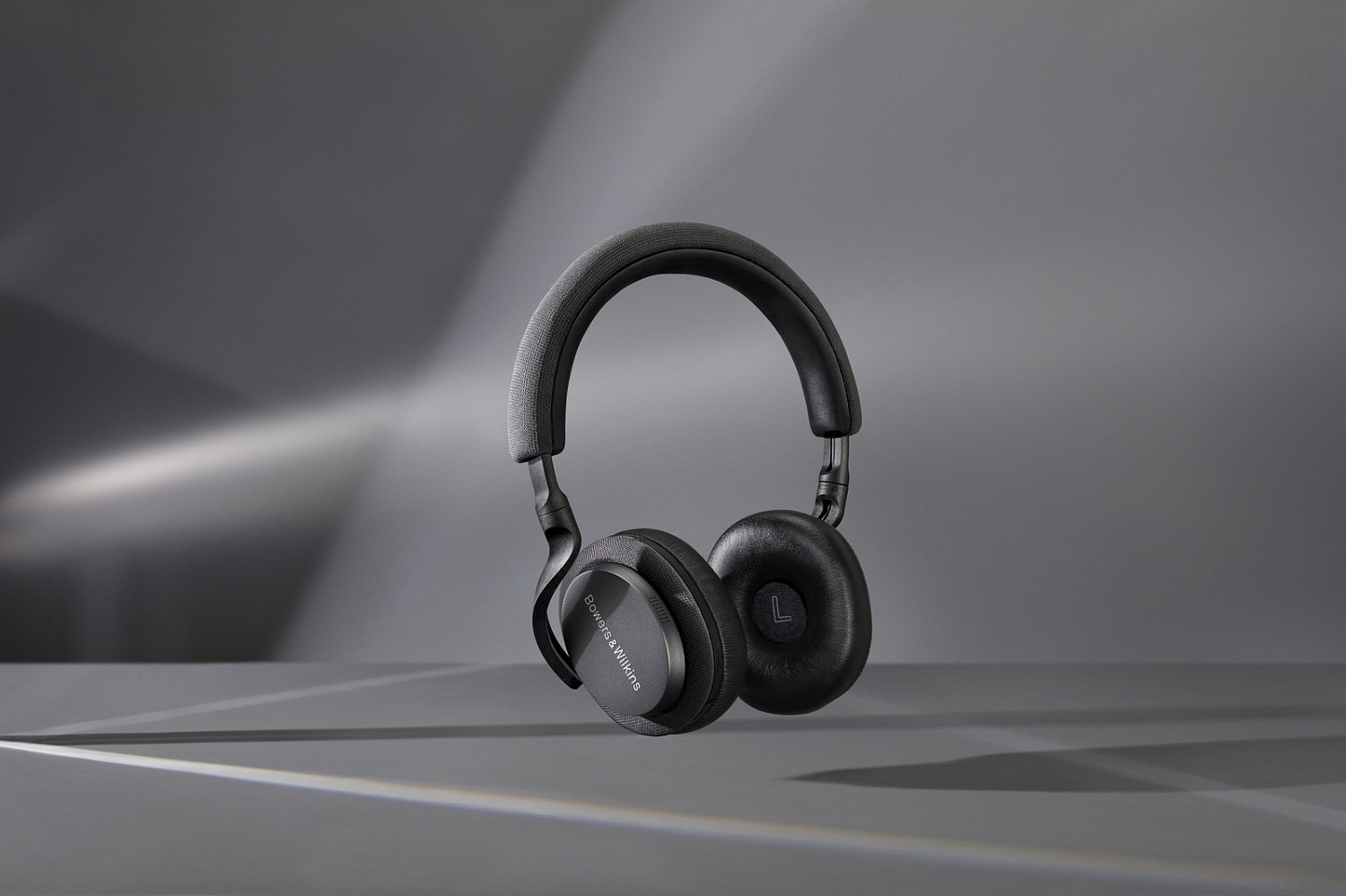 Bowers & Wilkins PX5