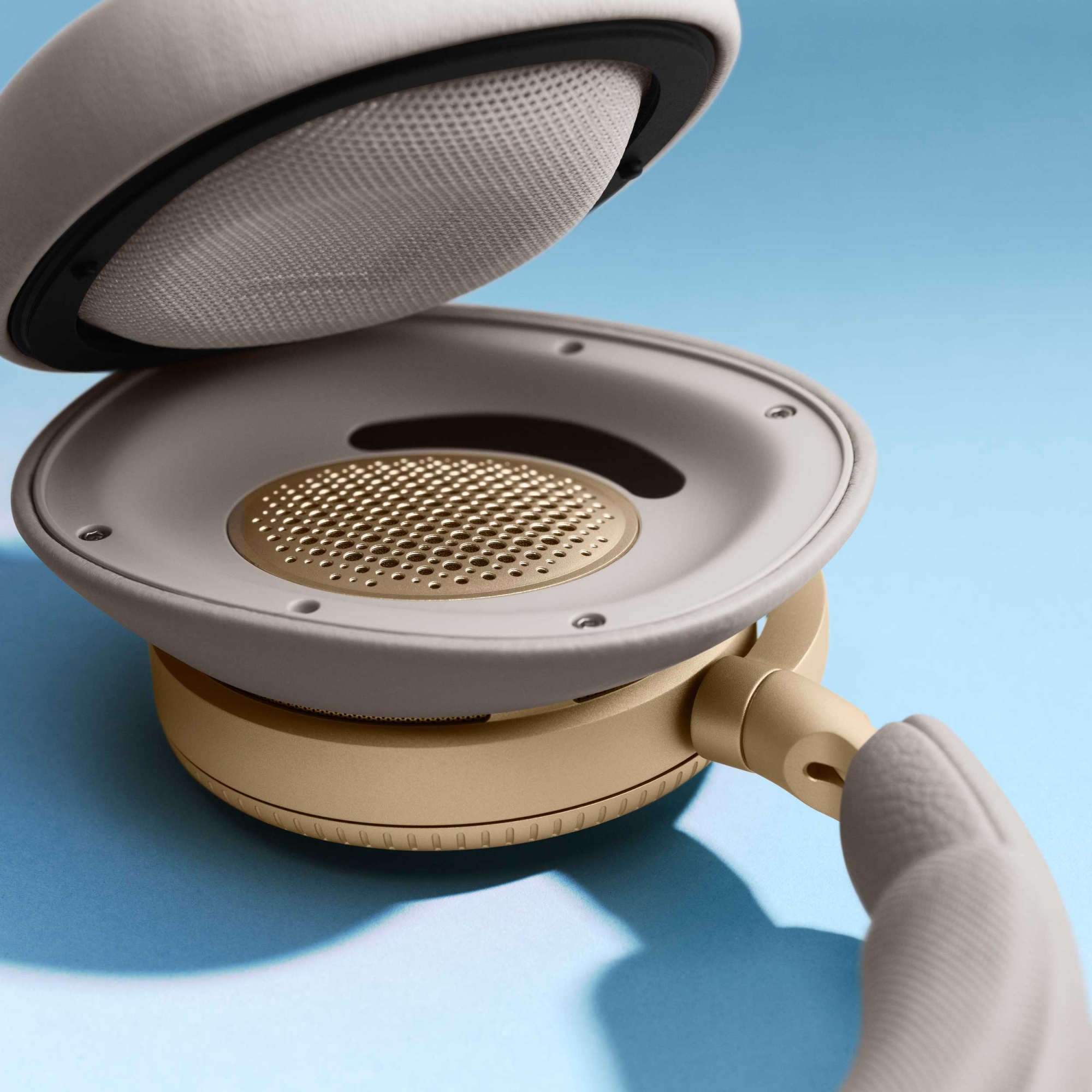 Bang & Olufsen Beoplay H100 Hourglass Sand