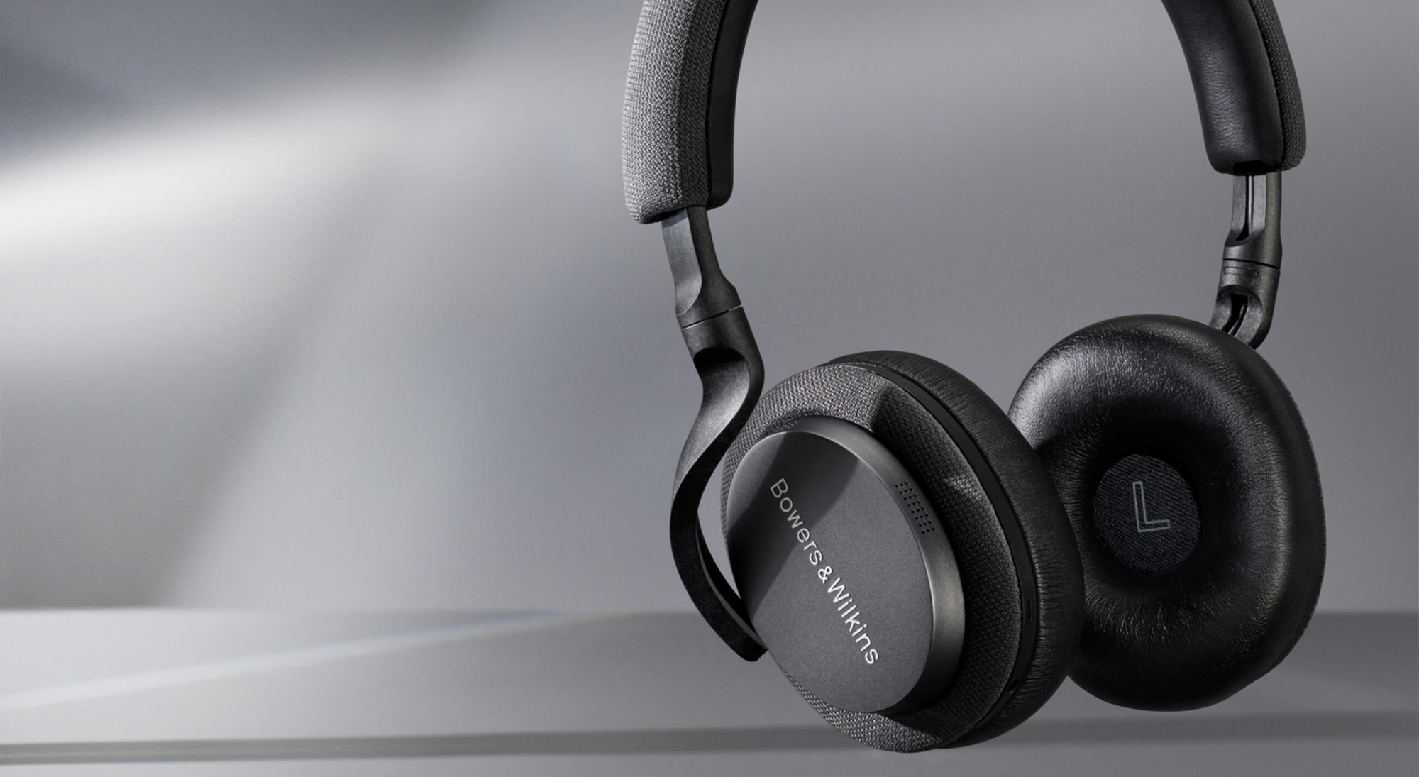 Bowers & Wilkins PX5